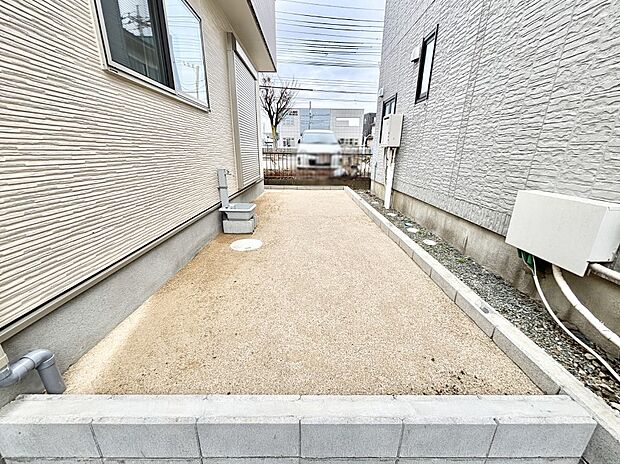 ガーデニングや家庭菜園も楽しめるお庭付き。