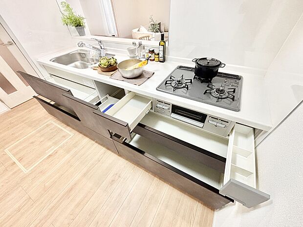 使いやすさを優先したスライド式収納タイプ！