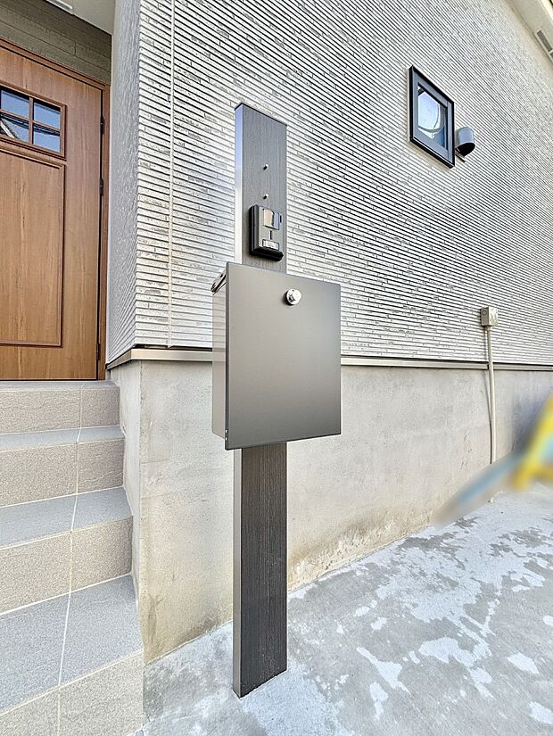 シンプルデザインのポスト。 