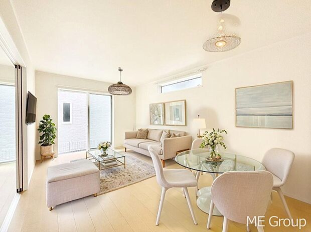 ご家族の賑やかな話し声で包まれる明るいリビング  ※家具はCGです