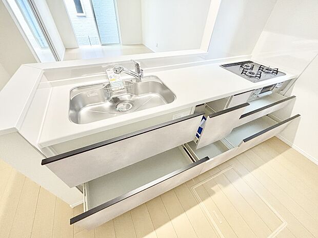 使いやすさを優先したスライド式収納タイプ！