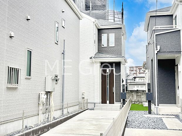 奥まった地形は、車道に面しておらず、静かでプライベート感を味わえる立地です。 