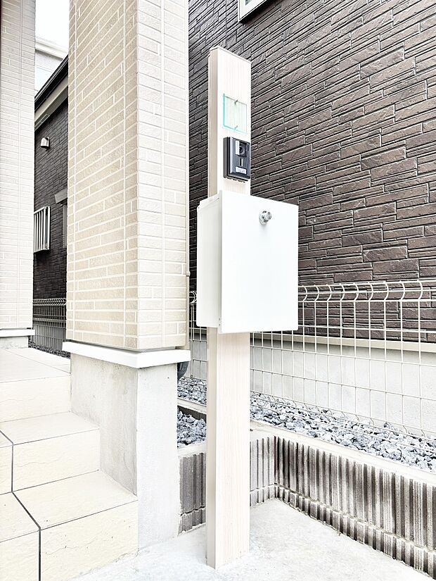 シンプルデザインのポスト。