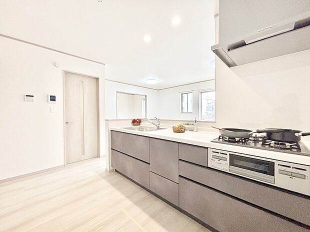 ゆとりあるキッチンではご家族と楽しくお料理ができます。