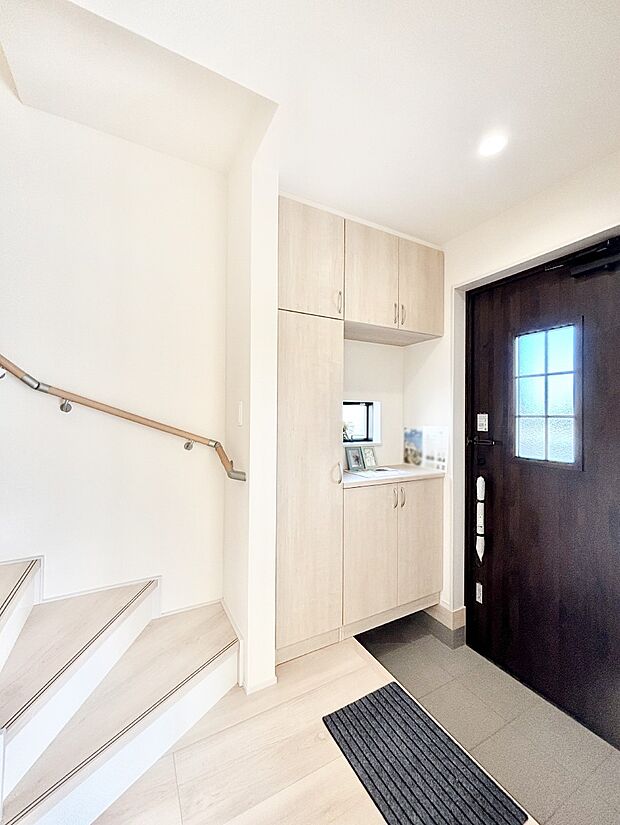 散らかりがちな玄関もスッキリの玄関収納付