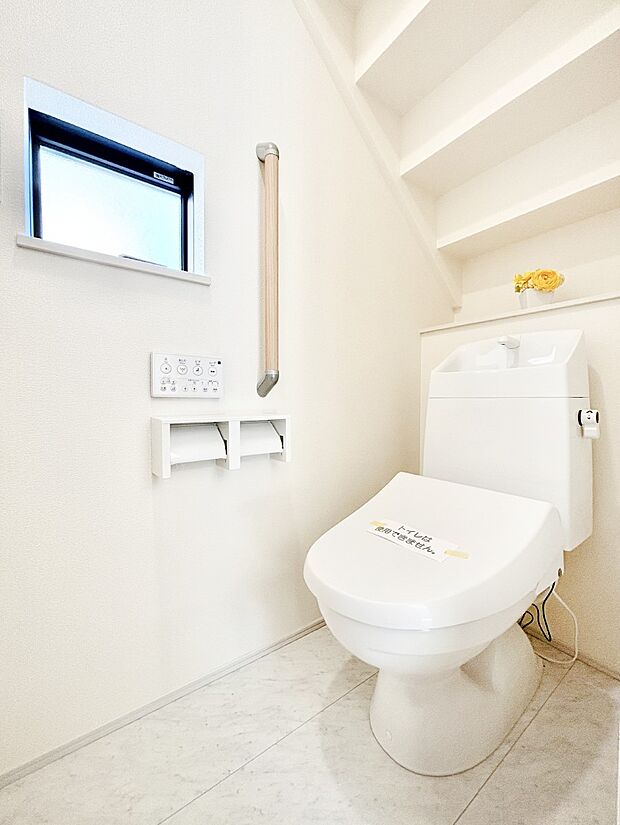 白を基調とした清潔感のある落ち着ける空間