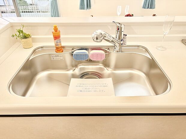 広々としたシンクでお料理やお皿洗いもラクラク快適に！