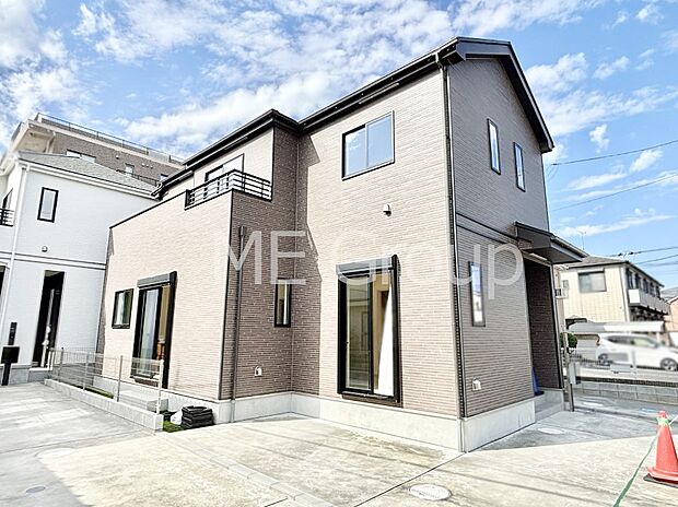 洗練された外観、上質な住空間が広がる室内は永く安心して過ごせる住居です。