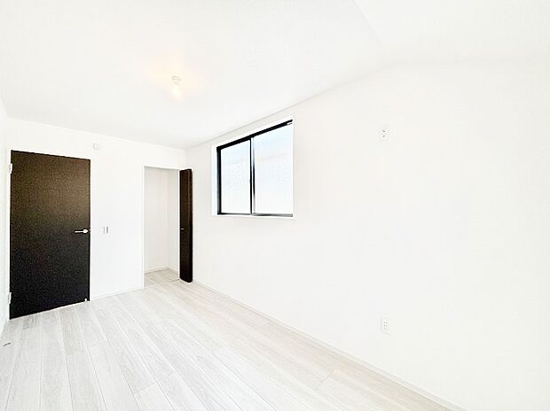 クローゼット付きのお部屋でスッキリとした空間でゆったり寛げます!