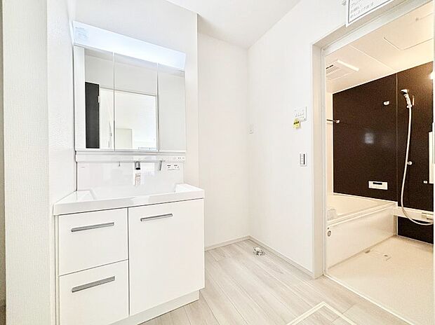 清潔感のある快適空間です。毎日の身支度も気持ち良くお使い頂けます！