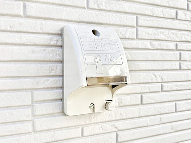 高圧洗浄機やエアーコンプレッサーなどの使用時に便利な外コンセント。