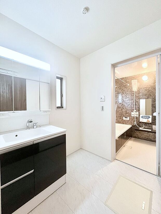 清潔感のある快適空間です。毎日の身支度も気持ち良くお使い頂けます。 