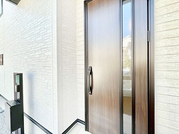 大切な家族、来客を出迎える玄関。