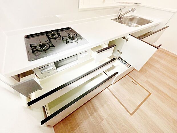 使いやすさを優先したスライド式収納タイプ!