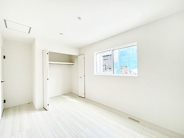 使いやすい形でベットや家具の置き方にも困ることもありません。