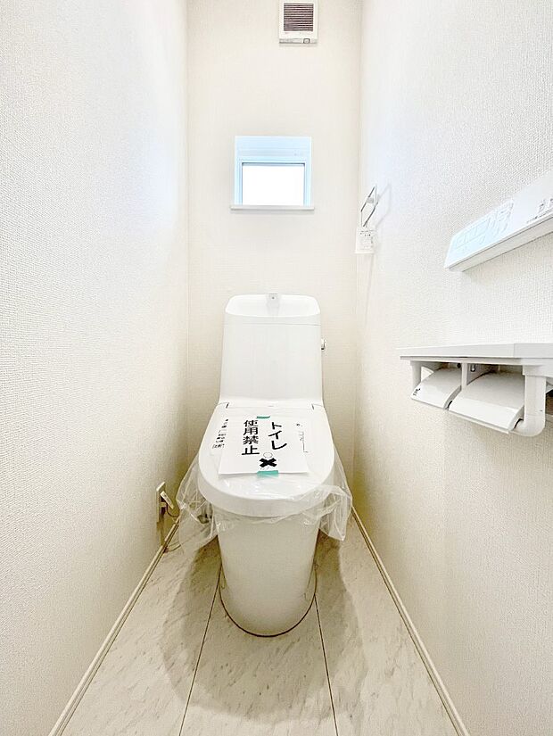 明るく清潔感のあるトイレです。 