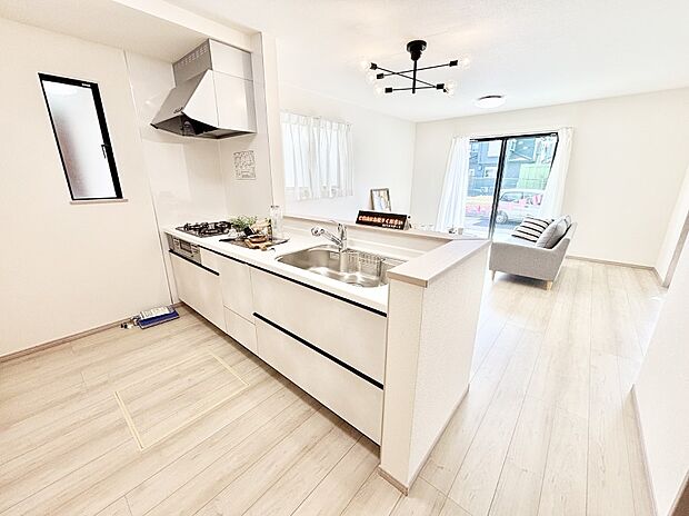 料理をしながらご家族との会話を楽しめる対面カウンターキッチン