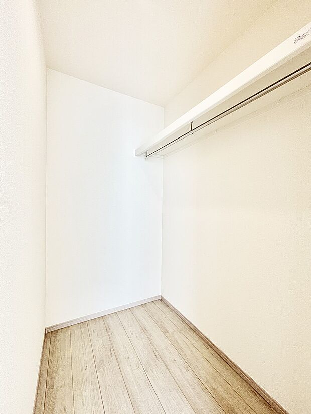 ウォークインクローゼットの活用で生活空間スッキリ