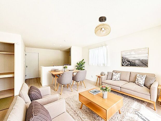 落ち着いた雰囲気のＬＤＫは家族みんなの快適空間※家具はCGです