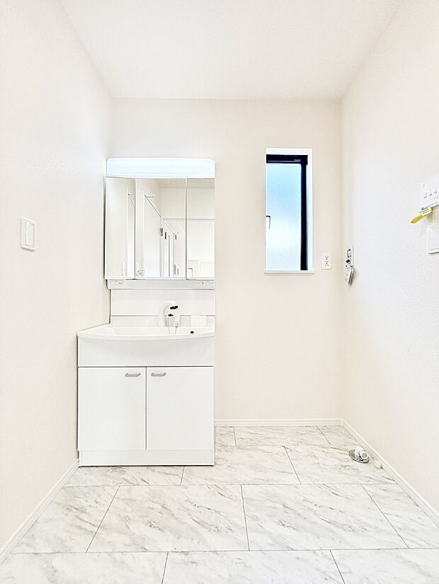 収納力と機能性に優れた洗面化粧台