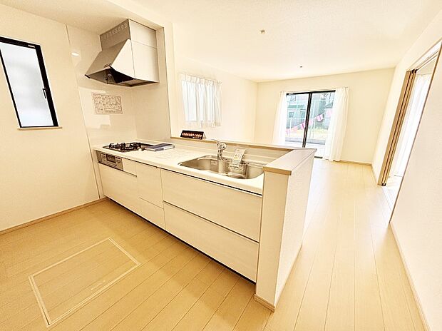 料理をしながらご家族との会話を楽しめる対面カウンターキッチン