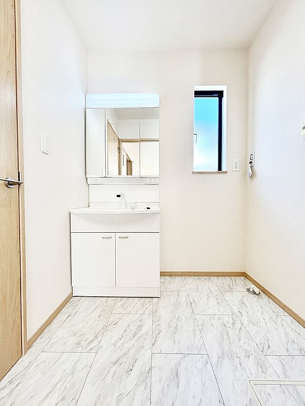 収納力と機能性に優れた洗面化粧台