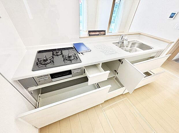 使いやすさを優先したスライド式収納タイプ！