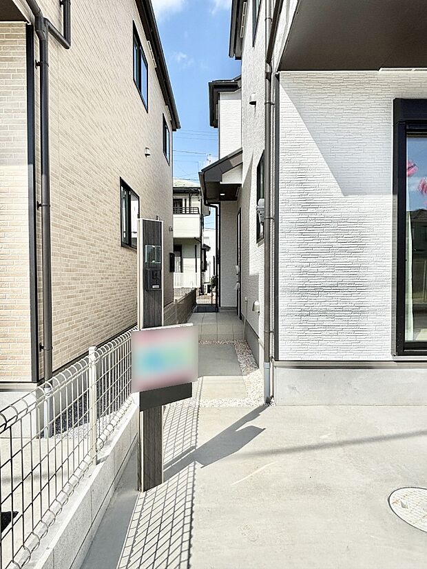 シンプルなデザインのポスト