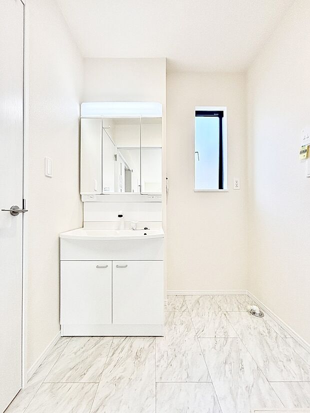 収納力と機能性に優れた洗面化粧台