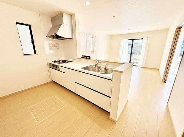 料理をしながらご家族との会話を楽しめる対面カウンターキッチン