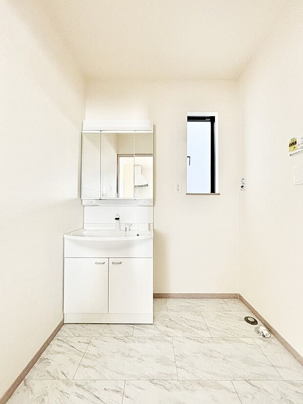 収納力と機能性に優れた洗面化粧台