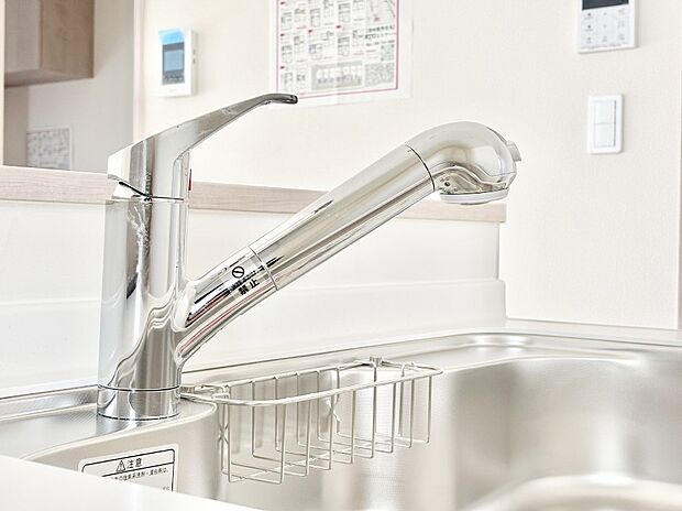 いつでも清潔なおいしいお水を。一つの水栓で水道水と浄水を使い分け。