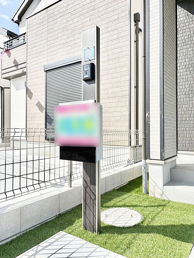 シンプルなデザインのポスト