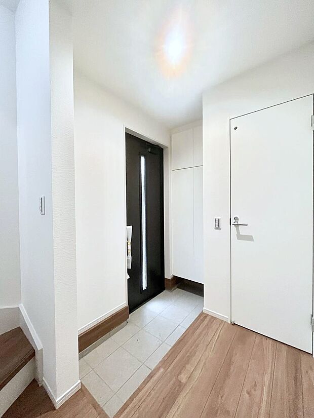 家族の帰宅やお客様をあたたかく迎える玄関  