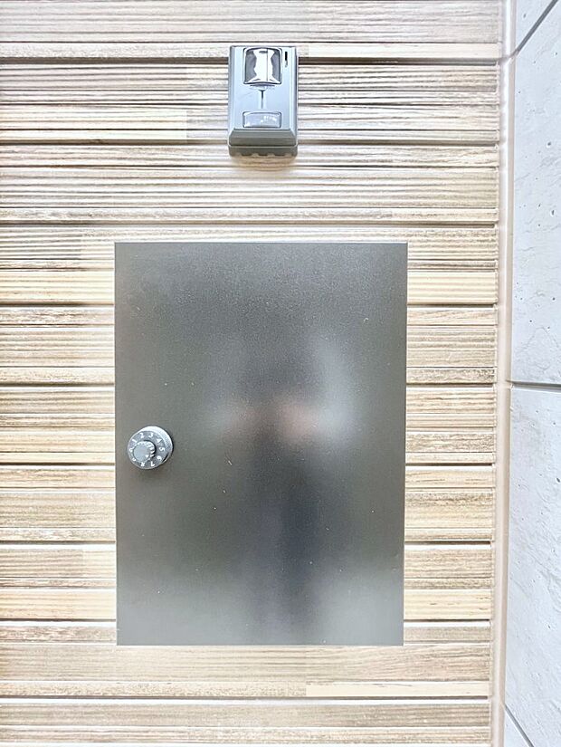 シンプルデザインのポスト。