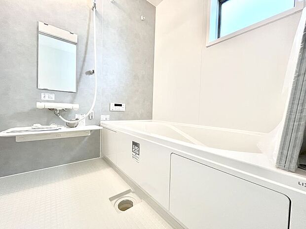 落ち着いた雰囲気でゆっくりお寛ぎいただけるバスルーム