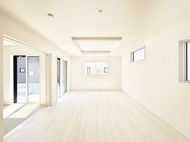 家族の笑顔が自然と生まれてくる、そんな雰囲気のダイニングに仕上がっています。