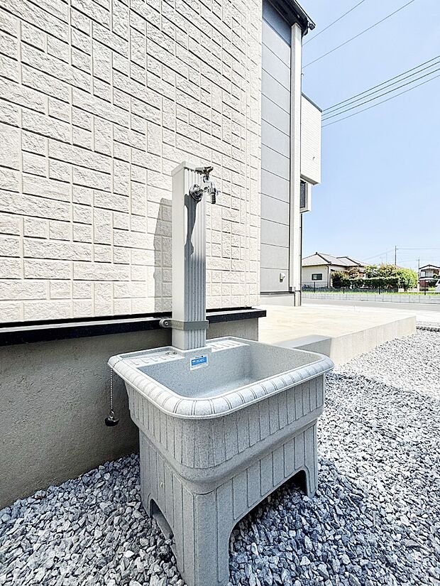 外水栓があると、庭のお手入れやちょっとした手洗い・洗車に便利です！ 
