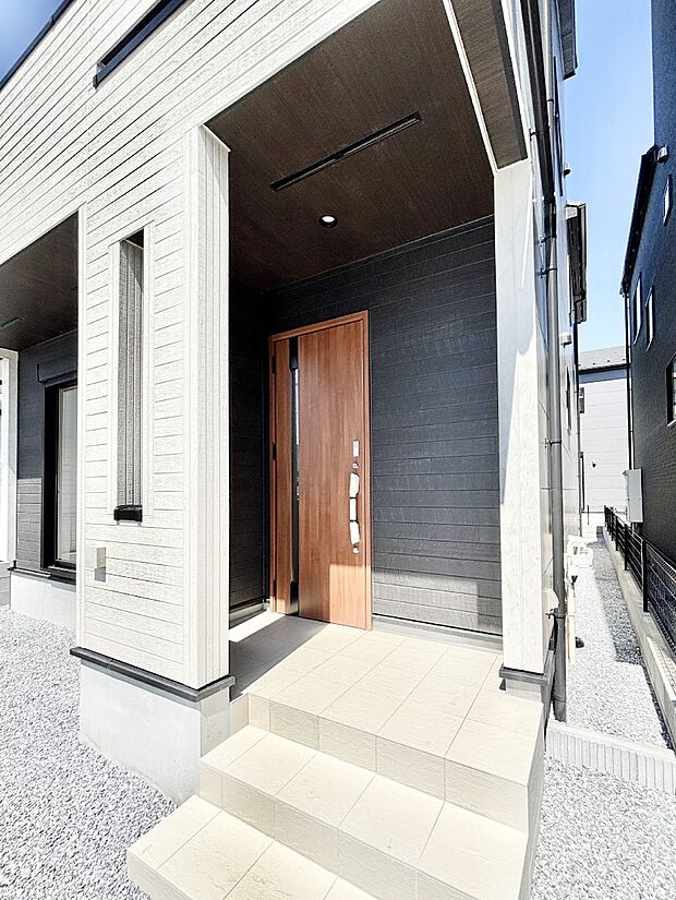 大切な家族、来客を出迎える玄関。