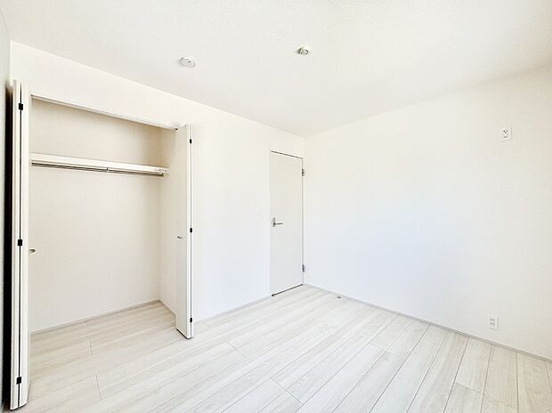 子供部屋にもおすすめな収納スペースたっぷりの居室