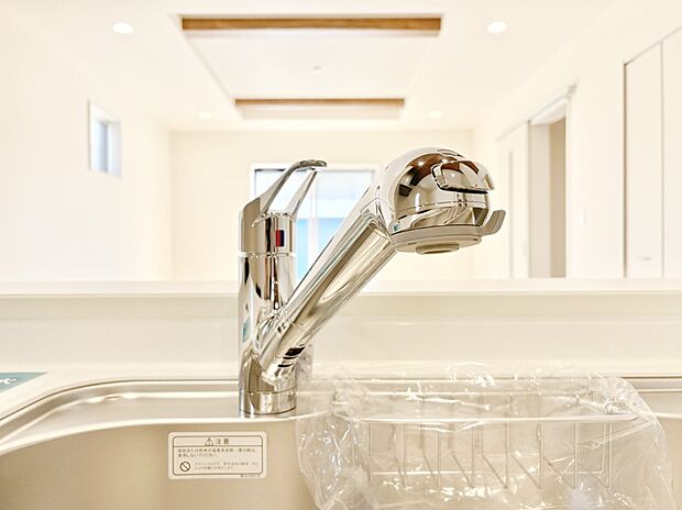 いつでも清潔なおいしいお水を。一つの水栓で水道水と浄水を使い分け。