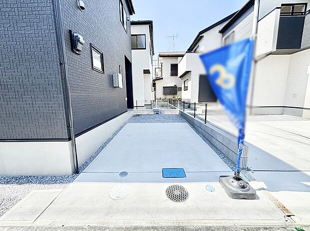 駐車3台可能!急なお客様の駐車に。また、ご家族の自転車スペースとしても大活躍。