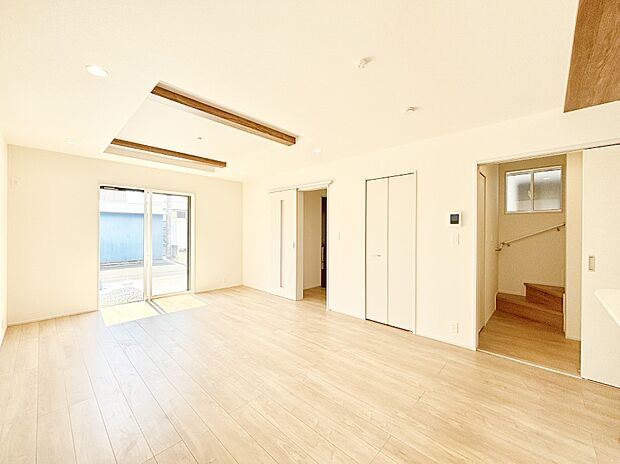 家族の笑顔が自然と生まれてくる、そんな雰囲気のダイニングに仕上がっています。