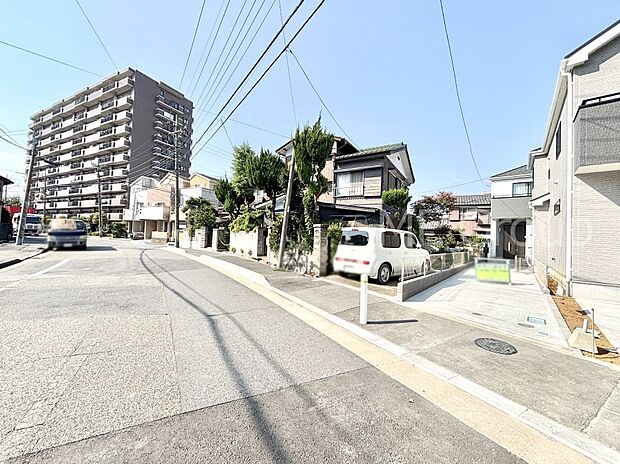 前面道路はきちんと整備されています