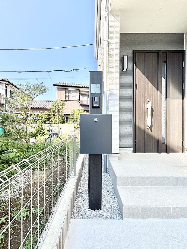 シンプルデザインのポスト。