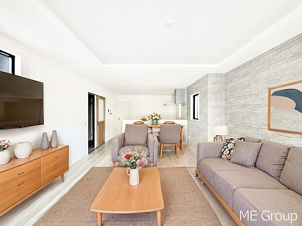 お洒落で開放感のある折り上げ天井を採用したリビング ※家具はCGです