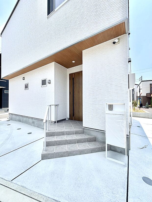 大切な家族、来客を出迎える玄関。