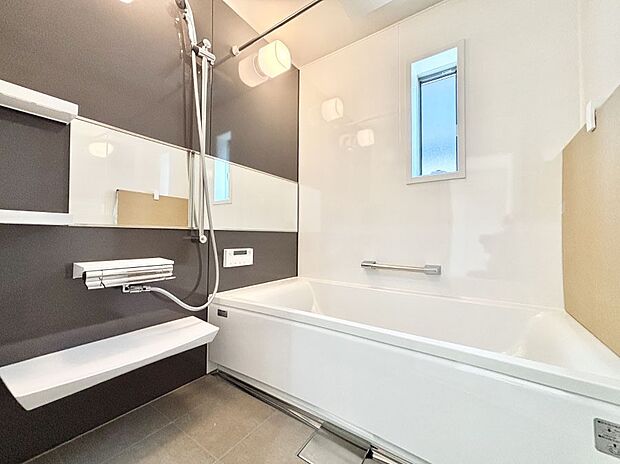 落ち着いた雰囲気でゆっくりお寛ぎいただけるバスルーム