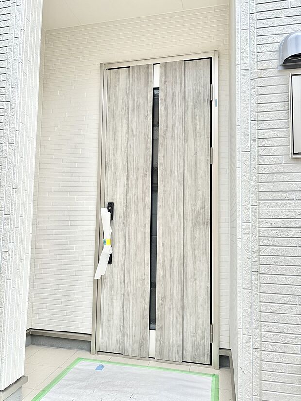 大切な家族、来客を出迎える玄関。