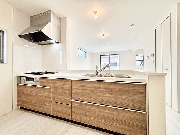 料理をしながらご家族との会話を楽しめる対面カウンターキッチン